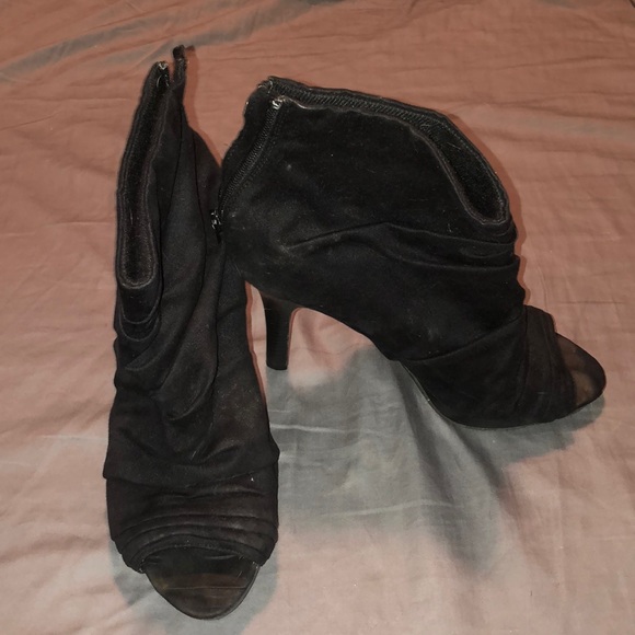 Heels - Picture 3 of 3